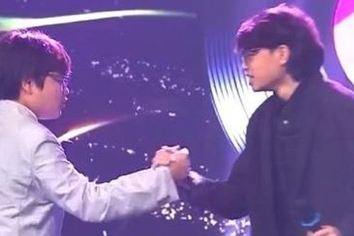 Bất ngờ với màn song ca của 2 con trai NSƯT Xuân Bắc