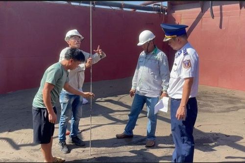 Vùng Cảnh sát biển 3 tạm giữ phương tiện chở cát không rõ nguồn gốc