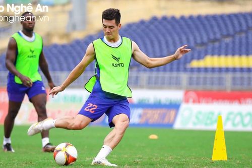 V-League: Không chỉ chuyện của Tiến Linh