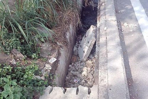 TP.HCM: Hàng trăm nắp rãnh thoát nước bị đập phá để lấy cốt thép