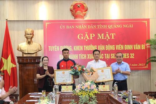 Khen thưởng VĐV Đinh Văn Bí đạt thành tích xuất sắc tại SEA Games 32
