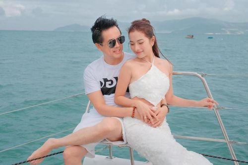 Không phải ông xã Dương Khắc Linh, Sara Lưu lần đầu song ca cùng gương mặt 'tưởng lạ mà quen'