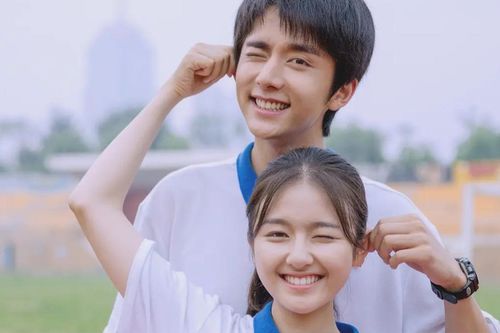 Sau Dương Dương, 'anh trai' Đàm Tùng Vận cũng bị chỉ trích vì hẹn hò nhưng không thừa nhận