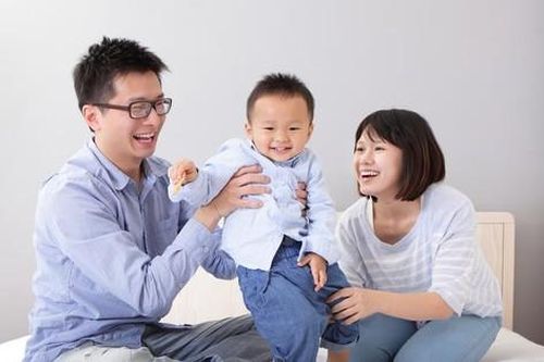 2 điều cha mẹ làm sẽ khiến con trưởng thành đầy hứa hẹn