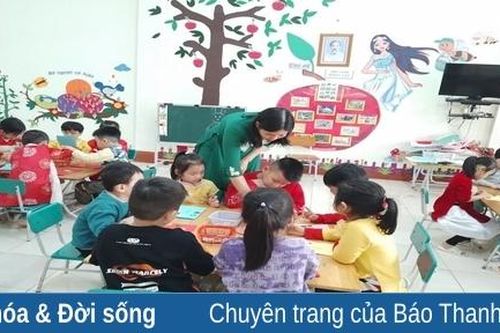 Cô giáo mầm non yêu nghề, mến trẻ