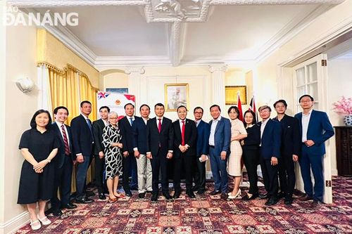 Đoàn công tác thành phố thăm Đại sứ quán Việt Nam tại Anh; Trung tâm Tài chính, Công nghệ và Khởi nghiệp
