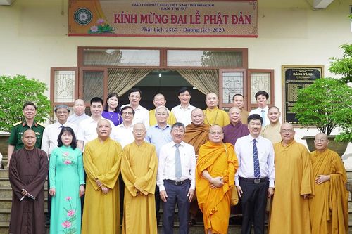 Phó bí thư thường trực Tỉnh ủy Hồ Thanh Sơn thăm, chúc mừng lễ Phật đản