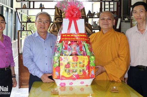 Lãnh đạo tỉnh thăm, chúc mừng lễ Phật đản tại một số tổ chức, chức sắc Phật giáo tiêu biểu