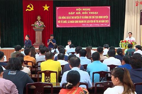 Lãnh đạo H.Vĩnh Cửu đối thoại với người kinh doanh du lịch ven hồ Trị An