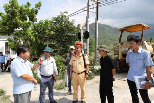Đôn đốc hoàn thiện hạ tầng mở đường ngang vào mỏ đá Hòn Giốc Mơ