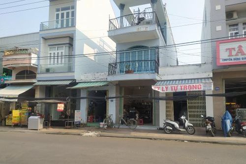 Dây điện, cáp viễn thông xà xuống vỉa hè