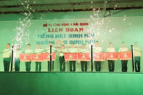 Vùng 4 Hải quân tổ chức liên hoan tiếng hát và vũ điệu binh nhì