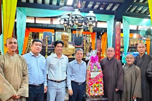 Đoàn Ban Tôn giáo TP.HCM chúc mừng Phật đản đến Ban Trị sự GHPGVN Q.Tân Bình
