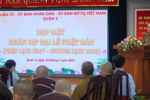 Lãnh đạo Quận ủy Q.3 tổ chức họp mặt Tăng Ni chúc mừng Phật đản Phật lịch 2567