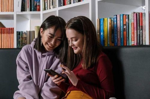 Mỹ cảnh báo về tình trạng thanh thiếu niên sử dụng mạng xã hội