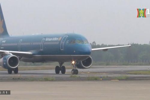 Tán thành việc bỏ giá sàn, giữ giá trần vé máy bay