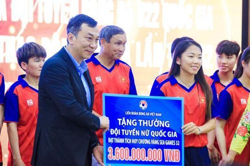 Trao thưởng đội tuyển Bóng đá nữ và U22 tại SEA Games 32
