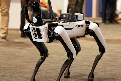 Người dân Los Angeles ghét chó robot cảnh sát