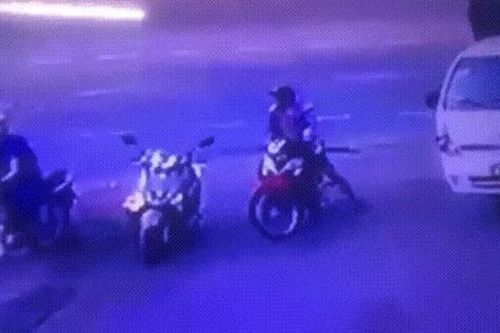Bị mất túi xách khi dừng xe giúp người gặp tai nạn