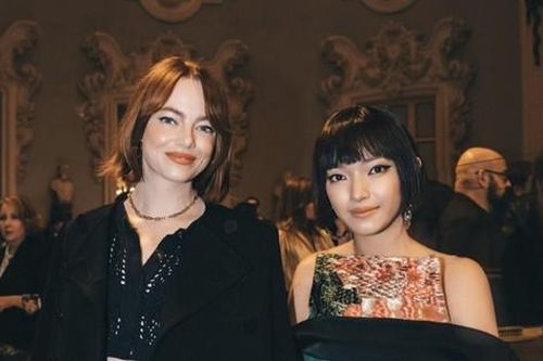 Châu Bùi đứng chung khung hình với 'bạn gái Người Nhện' Emma Stone
