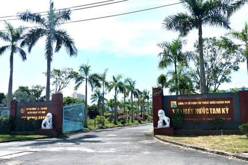 Thiếu nước sạch giữa mùa nắng nóng