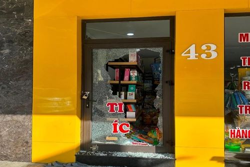 Truy xét nhóm người đập cửa kính siêu thị, trộm cắp tài sản