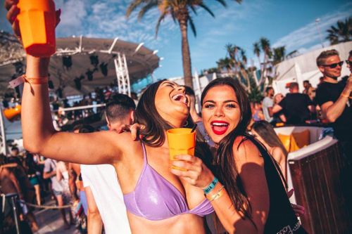 Du lịch hè đắt đỏ khiến người Mỹ phải cắt giảm chi tiêu