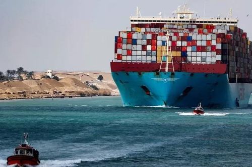 Tàu Xin Hai Tong 23 mắc cạn tại kênh đào Suez