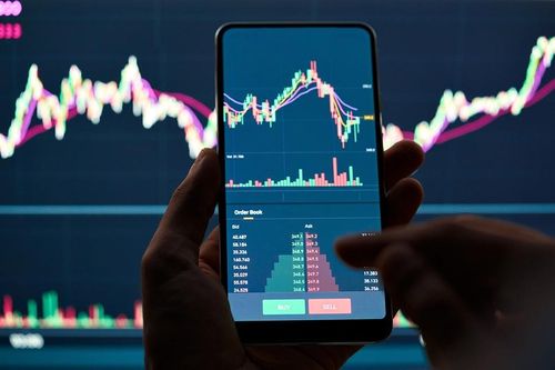 JPMorgan Chase khuyên bán chứng khoán mua vàng năm nay