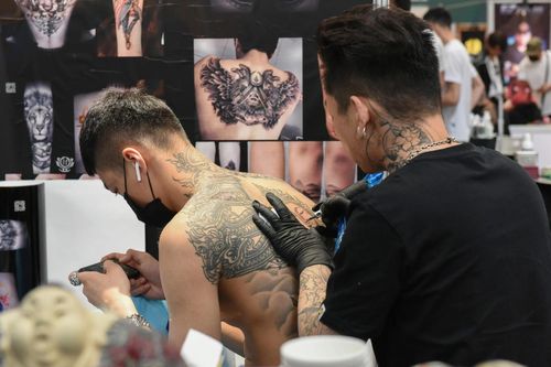 Suýt mất việc vì hình xăm