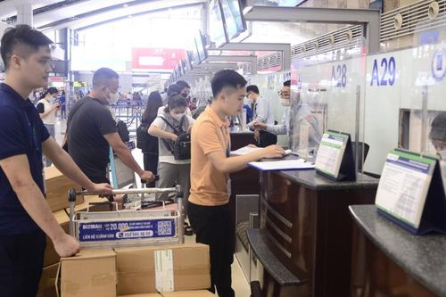 Giữ giá trần, bỏ giá sàn vé máy bay để khuyến khích cạnh tranh