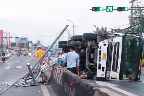 Tai nạn giao thông ngày 25/5/2023: 3 xe máy đâm nhau, 6 người bị thương