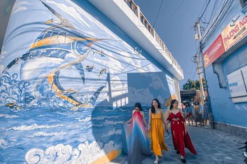 Nét đẹp của tranh bích họa ở làng biển cổ
