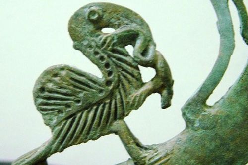 Đêm đêm rì rầm trong tiếng đất: Chim và rùa trong thế giới tâm linh Đông Sơn