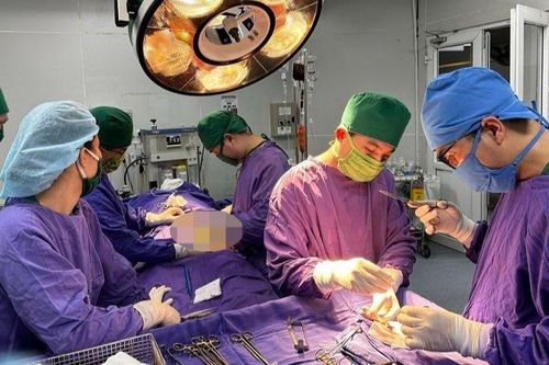 Cứu người bệnh vết thương phức tạp vùng cổ thoát chết kỳ diệu