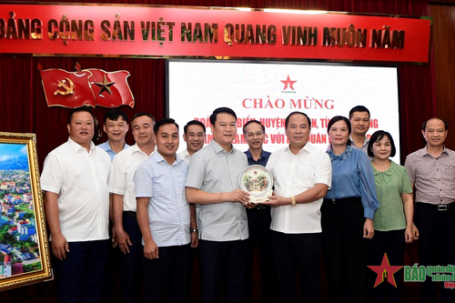 Tăng cường hợp tác giữa Báo Quân đội nhân dân với huyện Hòa An, tỉnh Cao Bằng