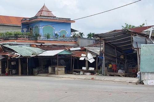 Vì sao chợ trung tâm huyện Duy Xuyên đã quá hạn 5 tháng chưa đi vào hoạt động?