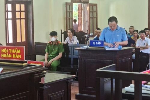 Cưỡng đoạt 300 triệu đồng, phóng viên một tạp chí lãnh 7 năm tù