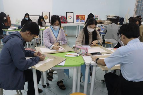 Lằng nghe để tư vấn học sinh lớp 10 muốn đổi môn tự chọn