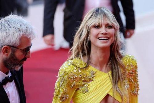 Heidi Klum hở bạo khi dự buổi công chiếu phim của đạo diễn gốc Việt