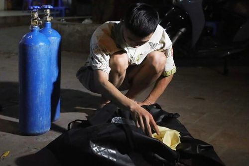 Phát hiện đối tượng đang vận chuyển bóng cười cho khách
