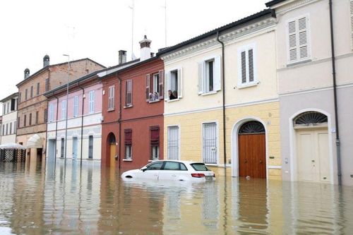 Cứu trợ hơn 2 tỷ USD cho các vùng bị lũ lụt ở Italy
