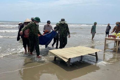 Tìm thấy thi thể hai anh em đi đánh cá mất tích trên biển Hà Tĩnh