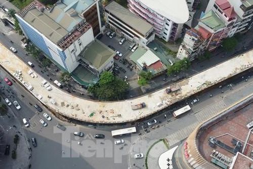 Cầu vượt chữ C Chùa Bộc dỡ rào, tổ chức giao thông để chuẩn bị thông xe