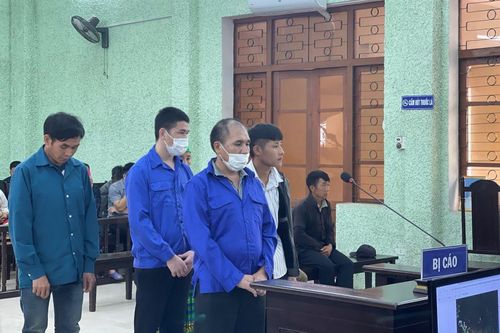 Rủ con trai đi trả thù vì nghi hàng xóm'thả ma' hại gia đình mình