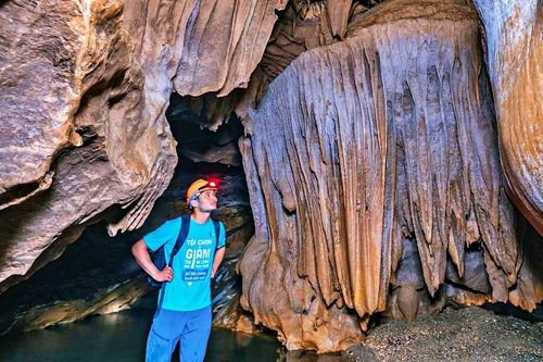 Ngắm nghìn thạch nhũ lạ mắt trong hang Bó Mỳ, điểm đến mới tuyệt đẹp ở Hà Giang