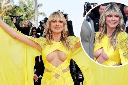 Mỹ nhân 50 tuổi bị chiếc váy hở bạo phản chủ khi tạo dáng ở Cannes