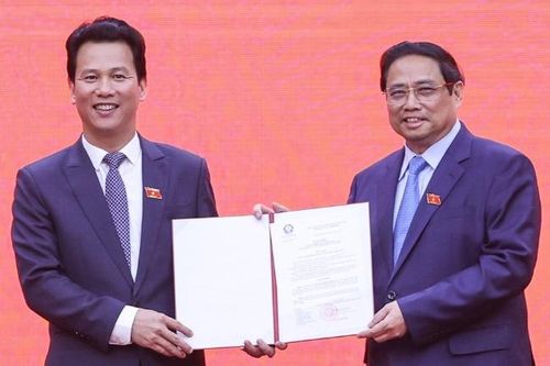 Trao quyết định bổ nhiệm Bộ trưởng Bộ Tài nguyên và Môi trường