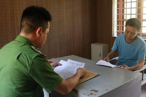Phê chuẩn khởi tố đối tượng vi phạm giao thông, về lấy dao đâm cán bộ Cảnh sát