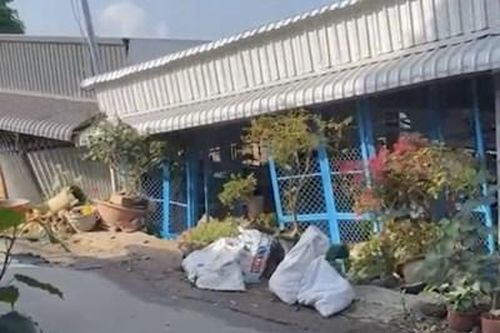 khoảnh khắc dãy nhà bị sụp xuống sông ở An Giang chưa đầy 1 phút